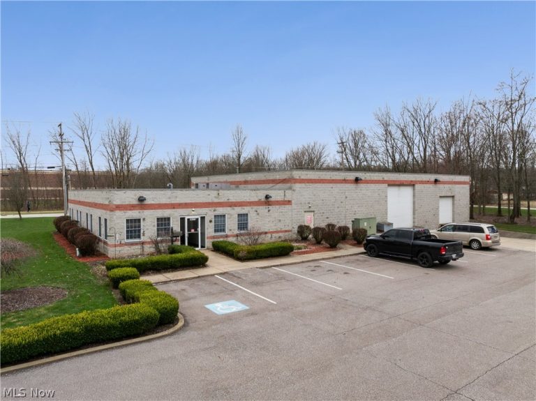 16172 Imperial, Strongsville, OH - Photo 2