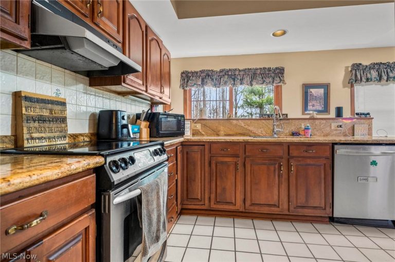 8005 Hansom Place, Concord Twp, OH - Photo 6
