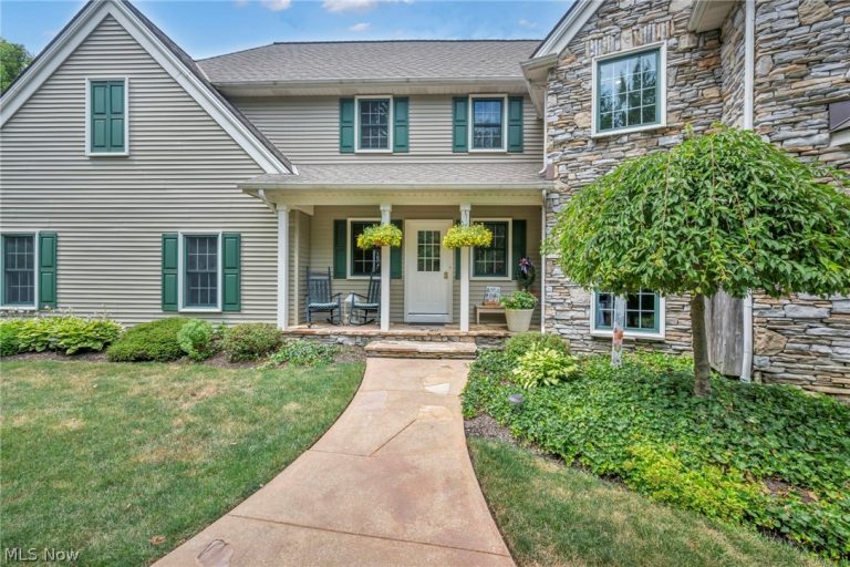 10360 Sawmill Drive, Chardon, OH - Photo 2
