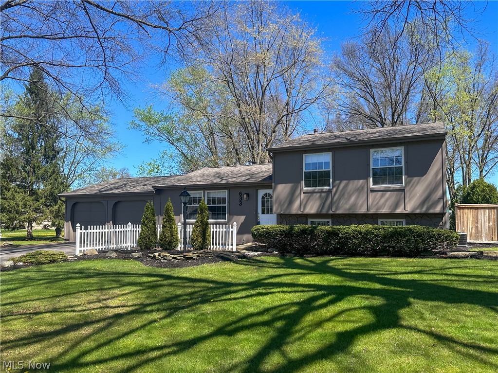 633 Laurelwood Drive, Warren, OH