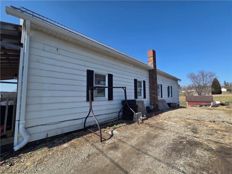16750 Minerva Avenue, Caldwell, OH - Photo 2