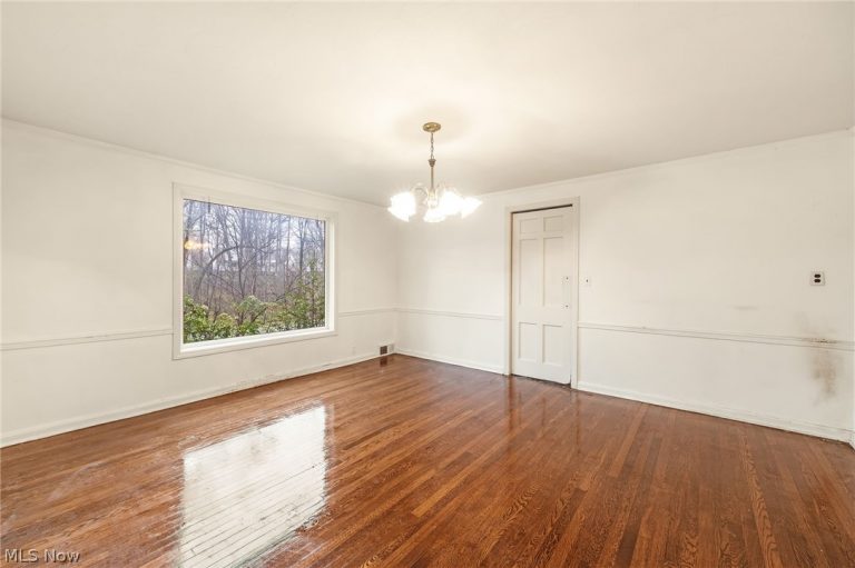 1884 Belvoir Boulevard, South Euclid, OH - Photo 4