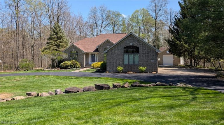 9855 Breckenridge Drive, Chardon, OH - Photo 2
