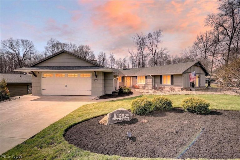 19825 Deer Run Lane, Strongsville, OH - Photo 2