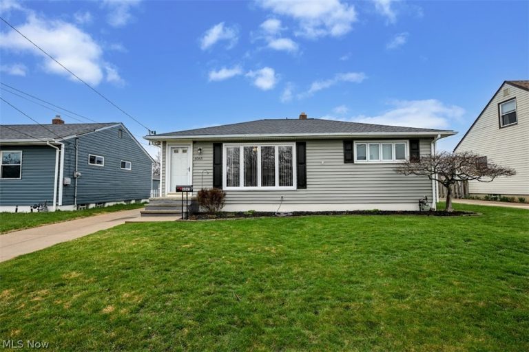 6065 Mercer Drive, Brook Park, OH - Photo 2