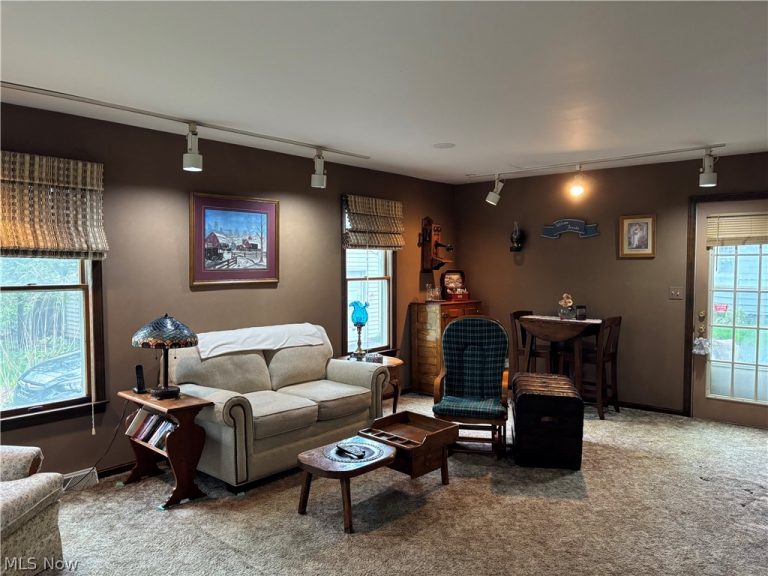 365 Genesee Avenue, Warren, OH - Photo 6