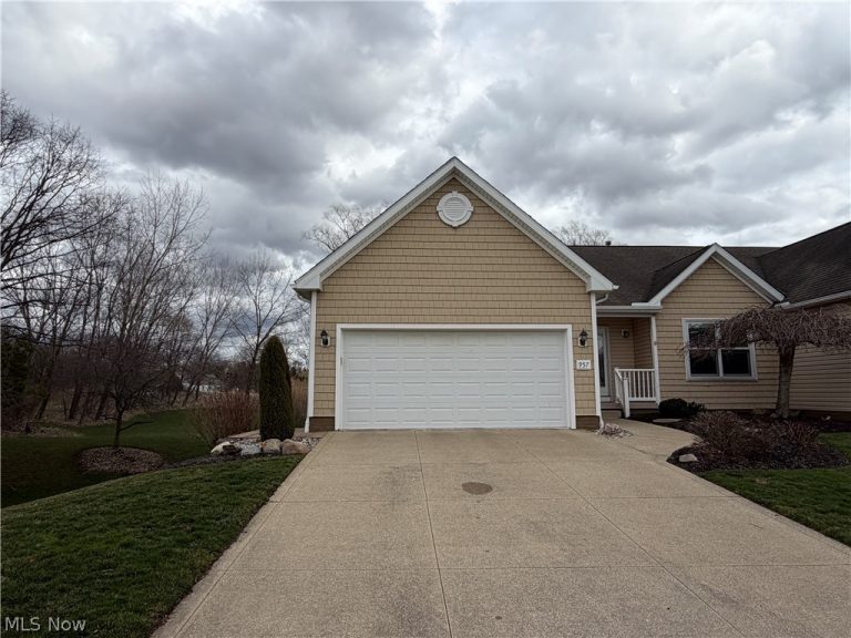 957 Edgewater Circle, Kent, OH - Photo 2