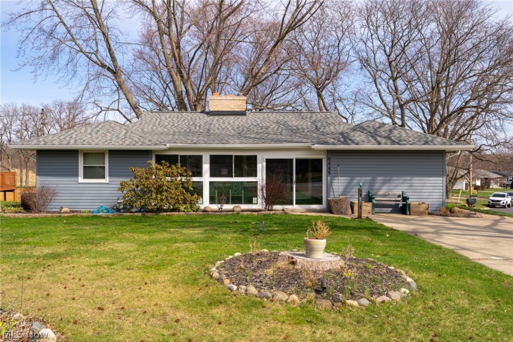 6445 Lake Avenue, Elyria, OH