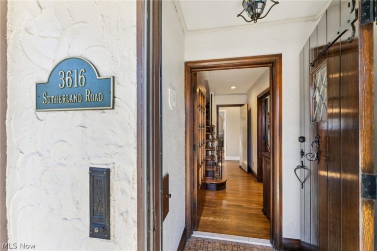 3616 Sutherland Road, Shaker Heights, OH - Photo 2