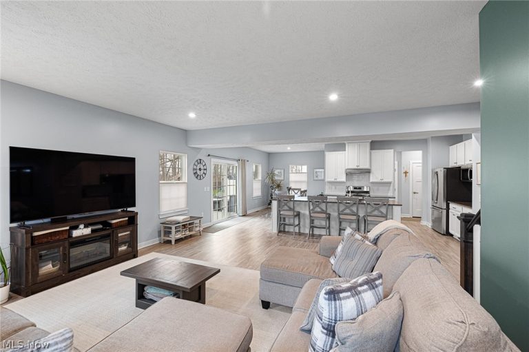 4955 Clifton Mill Drive, North Ridgeville, OH - Photo 6