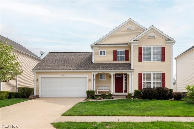 37049 Chaddwyck Lane, North Ridgeville, OH, 44039