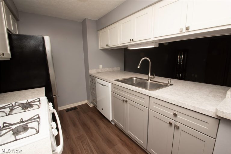 1041 Sunhaven Drive, Medina, OH - Photo 2