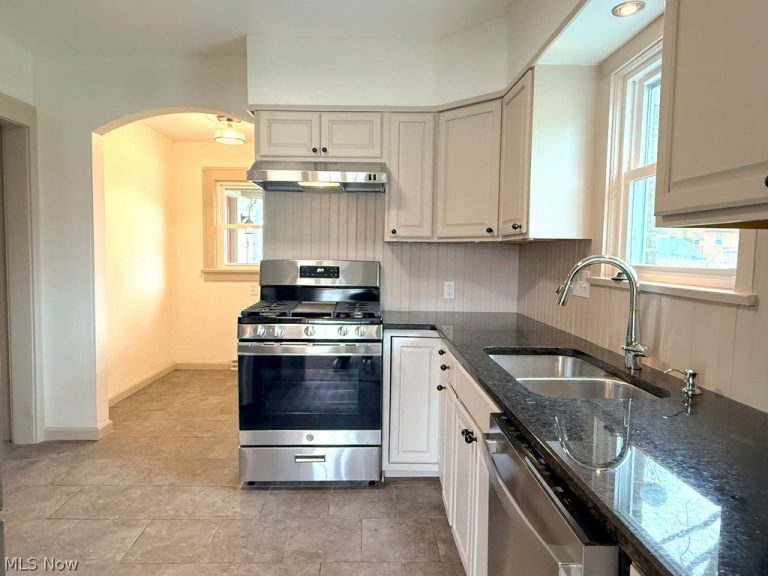 419 Oak Knoll, Warren, OH - Photo 2