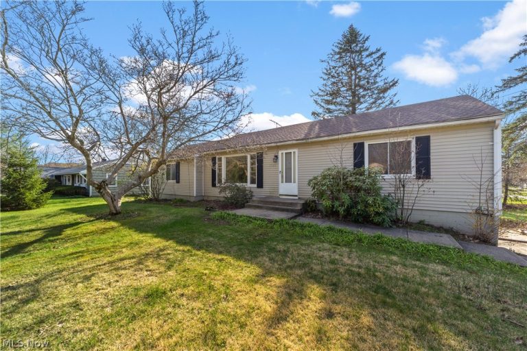 5120 Lake Vista Drive, Solon, OH - Photo 2