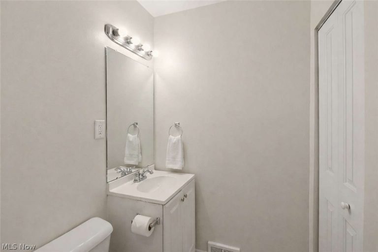 1714 Castle Avenue, Cleveland, OH - Photo 8