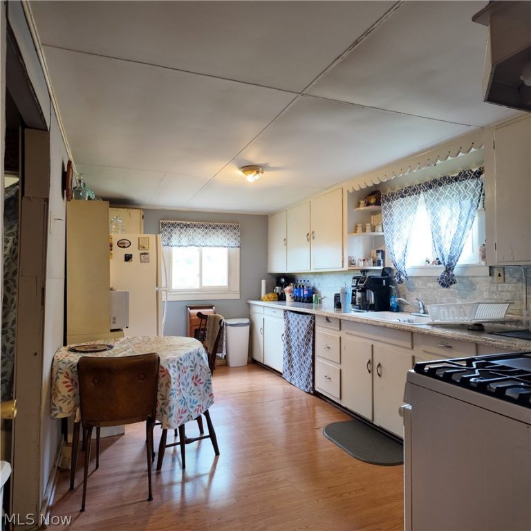 60490 Main Street, Jacobsburg, OH - Photo 4