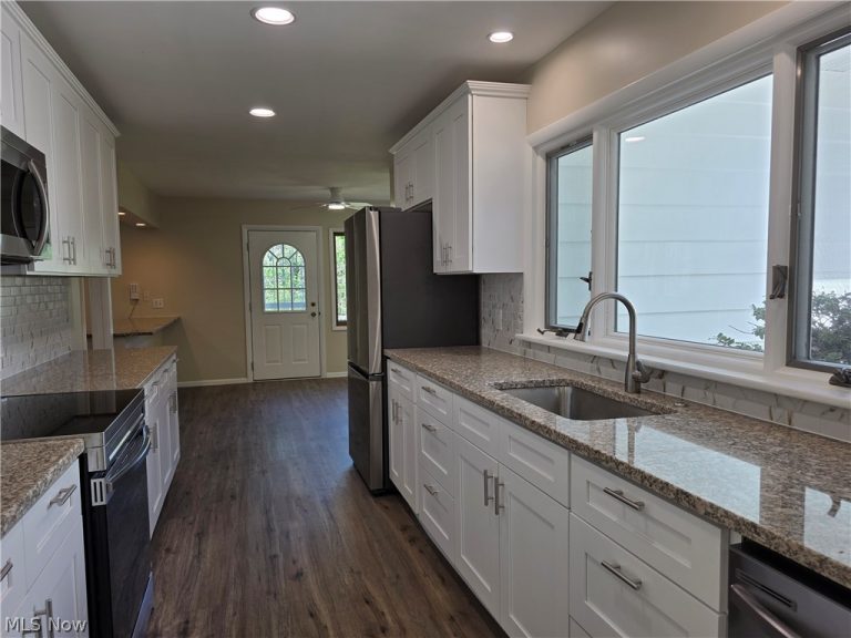 7156 Walton Road, Walton Hills, OH - Photo 3