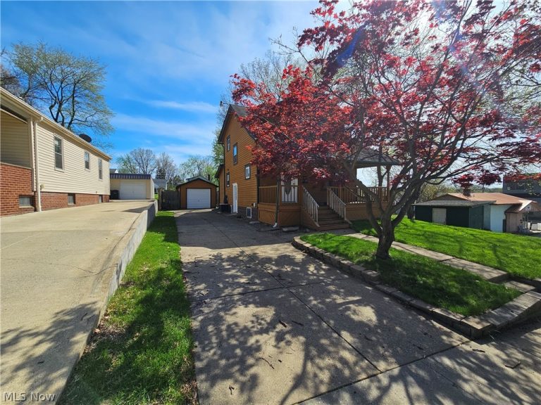 18 Youtz Avenue, Akron, OH - Photo 2