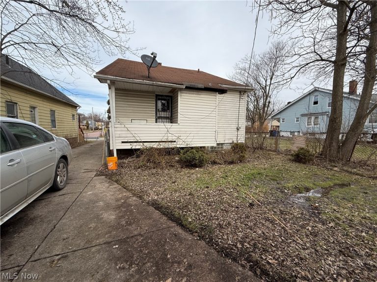 14202 Glendale Avenue, Cleveland, OH - Photo 4