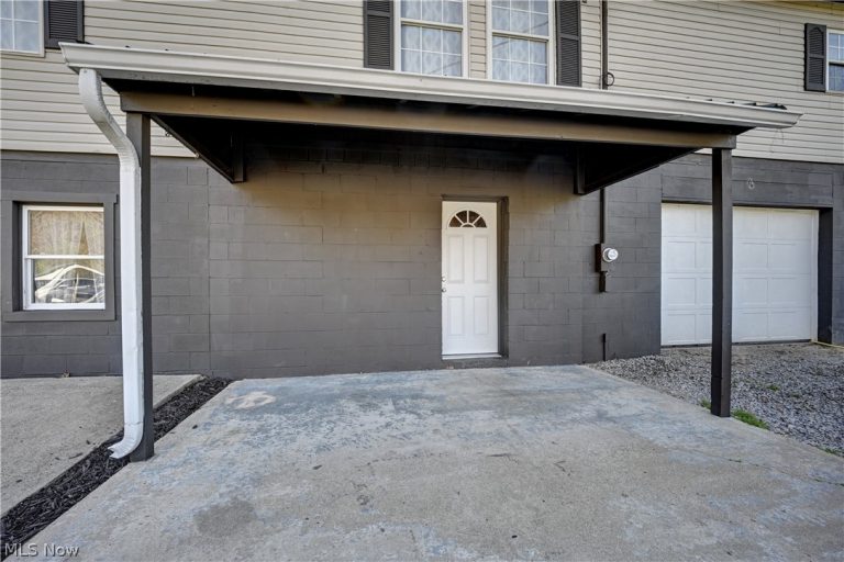4747 Indian Hill Road, Uhrichsville, OH - Photo 3
