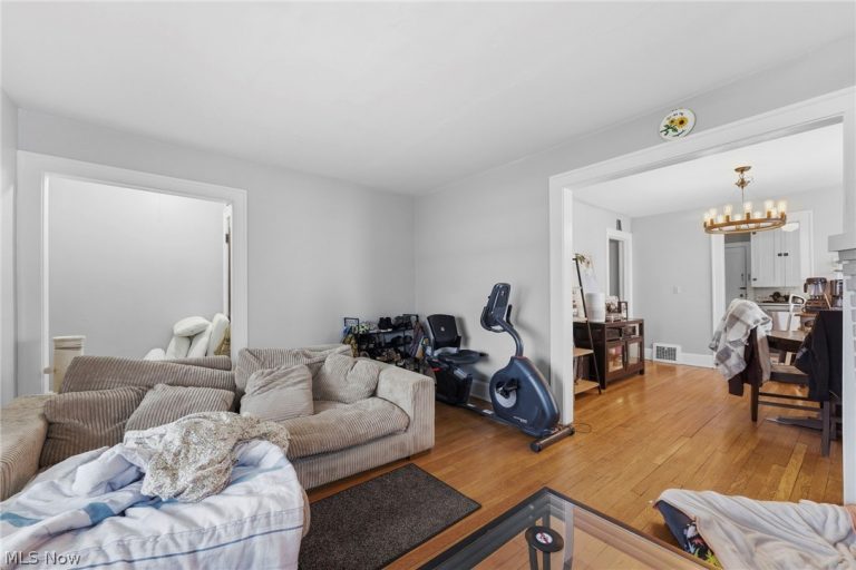 2161 Carabel Avenue, Lakewood, OH - Photo 4