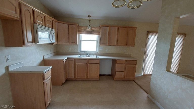 3241 Saint Charles Drive, Steubenville, OH - Photo 8