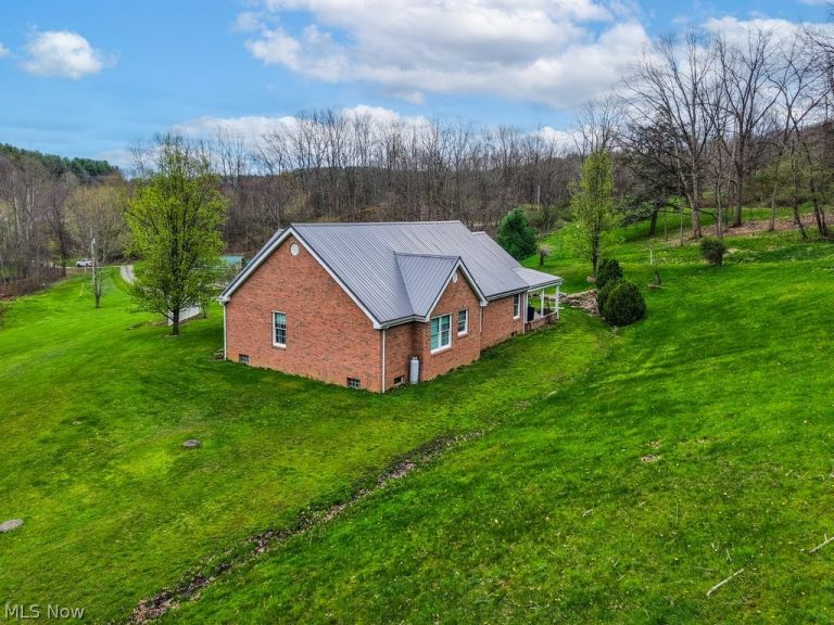 3139 Camille Road, Sherrodsville, OH - Photo 3