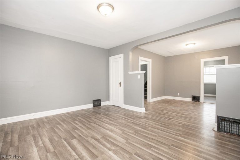 7915 Vineyard Avenue, Cleveland, OH - Photo 3