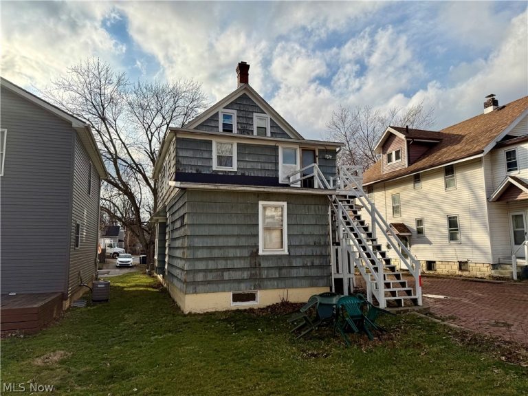 1383 Curtis Street, Akron, OH - Photo 4