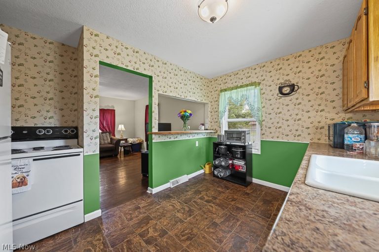 1235 Elm Street, Sebring, OH - Photo 5