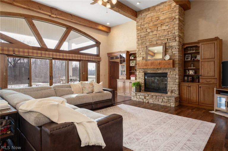 9419 Robinson Road, Chardon, OH - Photo 4