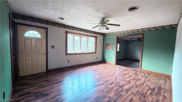 5655 Helen Drive, Zanesville, OH - Photo 8