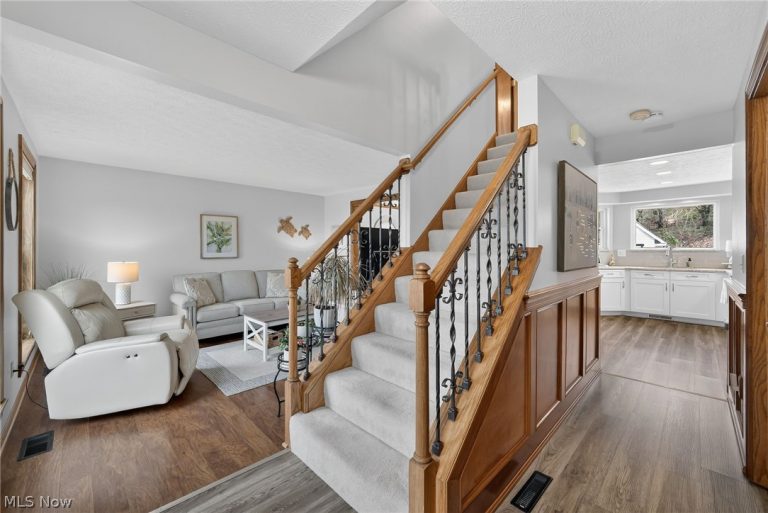 551 Picadilly Circle, Akron, OH - Photo 2