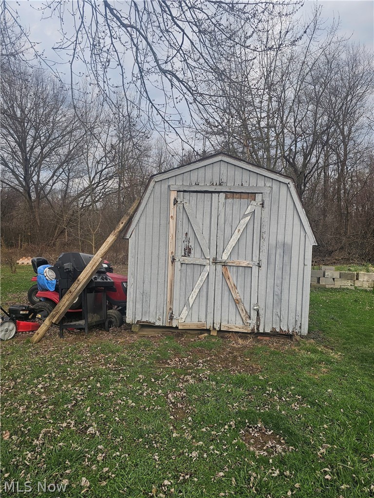 3563 Valerie Drive, Youngstown, OH - Photo 2