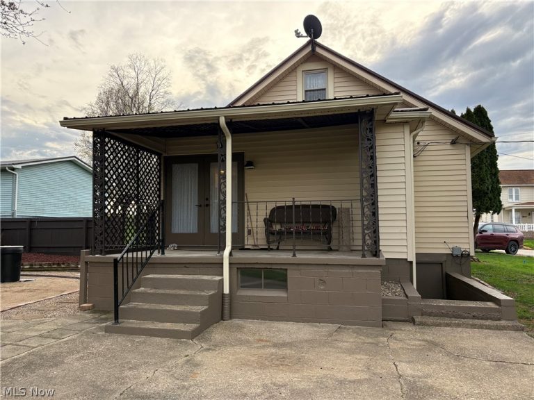 222 High Street, Senecaville, OH - Photo 4