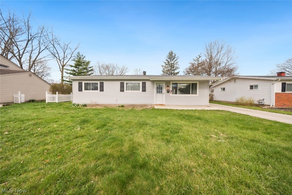 3538 Clayton Drive, North Olmsted, OH