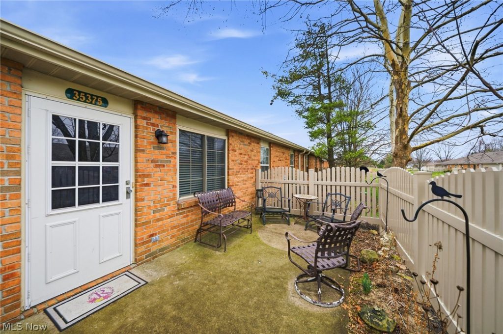 35375 Greenwich Avenue, North Ridgeville, OH