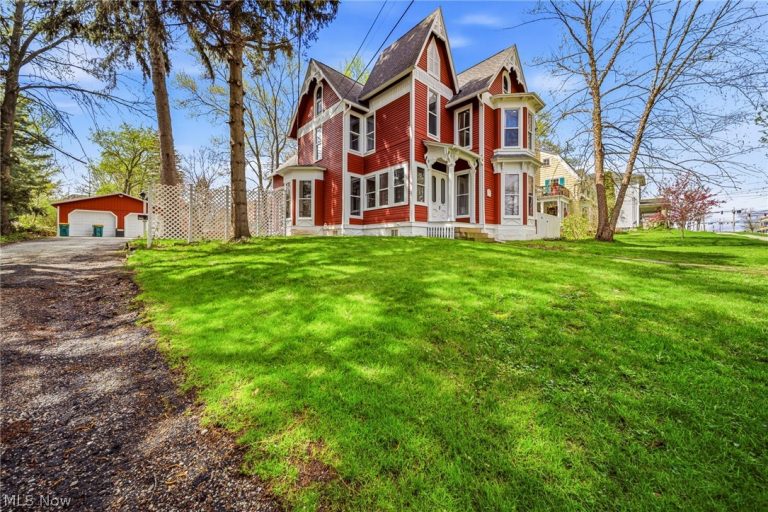 214 Hambden Street, Chardon, OH - Photo 4