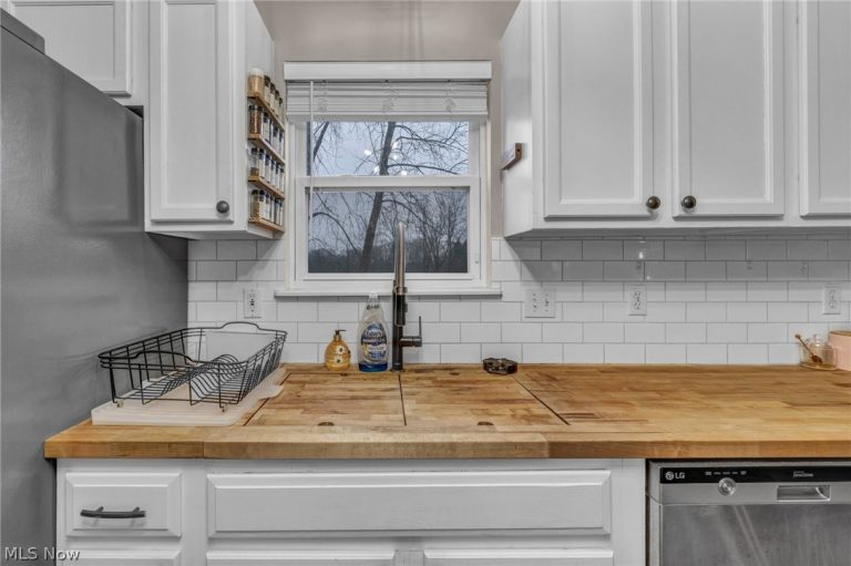 3194 Castleton Court, Akron, OH - Photo 8