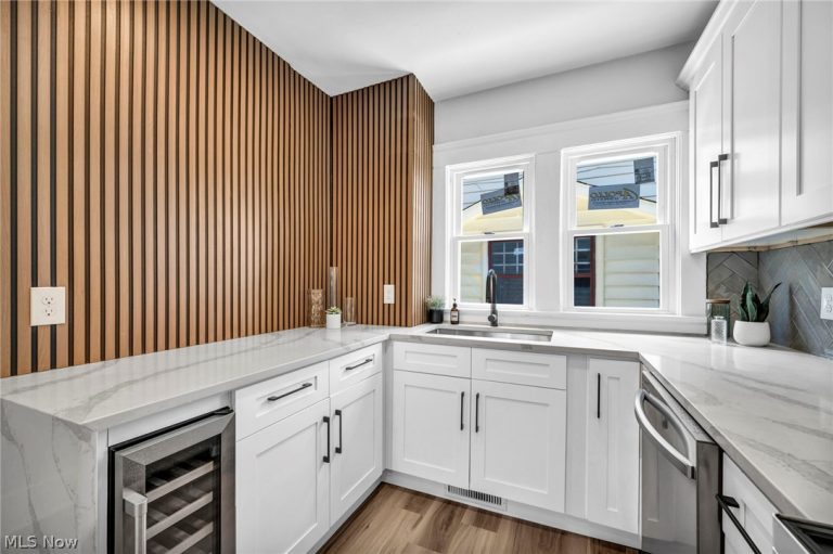 17414 Cannon Avenue, Lakewood, OH - Photo 6