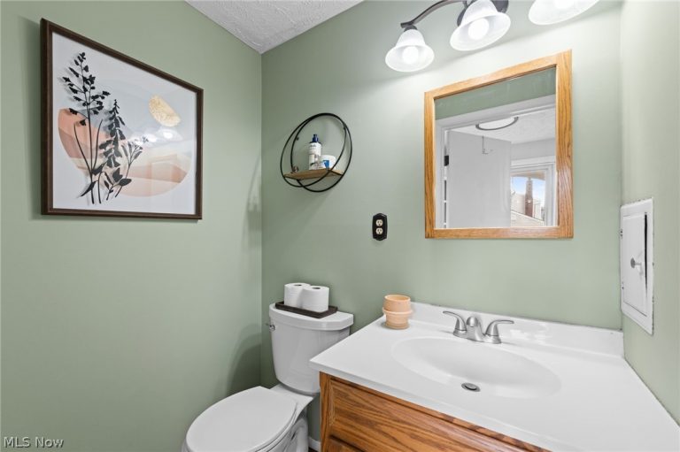 7403 Chestnut Commons Drive, Mentor, OH - Photo 5