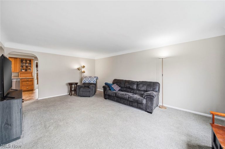 8462 Nowlen Street, Mentor, OH - Photo 4