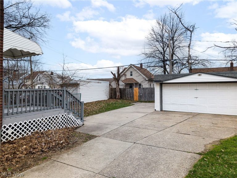 19307 Kildeer Avenue, Cleveland, OH - Photo 2