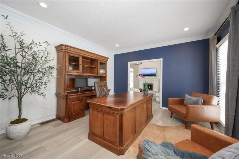 3912 Raintree Circle, Uniontown, OH - Photo 8