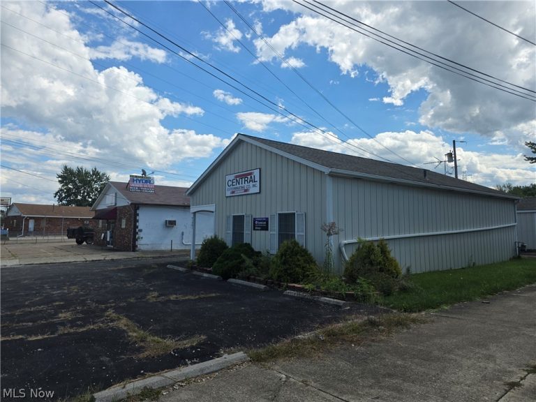 41981 Ridge Road, Elyria, OH - Photo 3