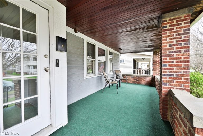 2131 Wascana Avenue, Lakewood, OH - Photo 2