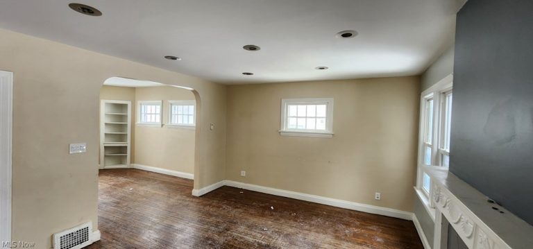 3599 Grosvenor Road, Cleveland Heights, OH - Photo 4