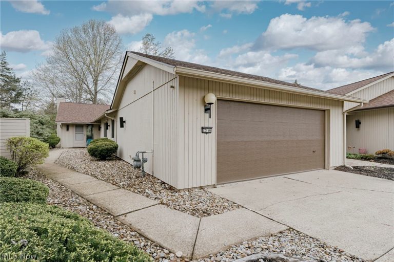 22156 Meadowsouth Court, Strongsville, OH, 44149