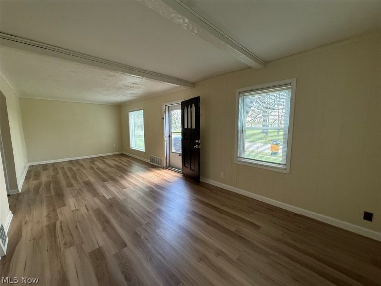 18505 Raymond Street, Maple Heights, OH - Photo 2