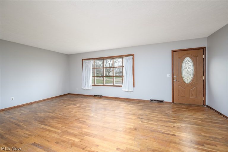 6860 Beridge Street, Louisville, OH - Photo 8